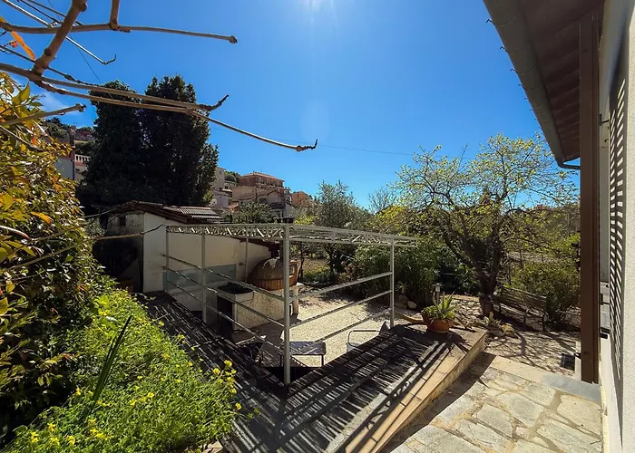 Fortuna Garden House בית נופש *